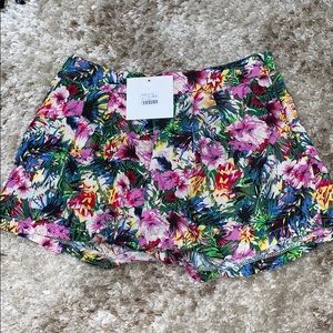 LF SLEEK THE LABEL FLORAL SHORTS